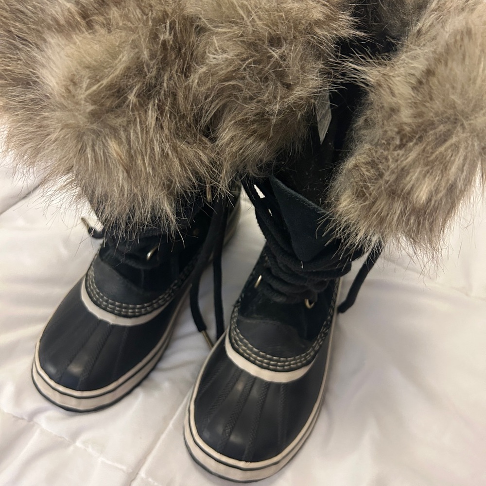 Sorel Women's Black Winter Boots with Fur Trim - Picture 4 of 10
